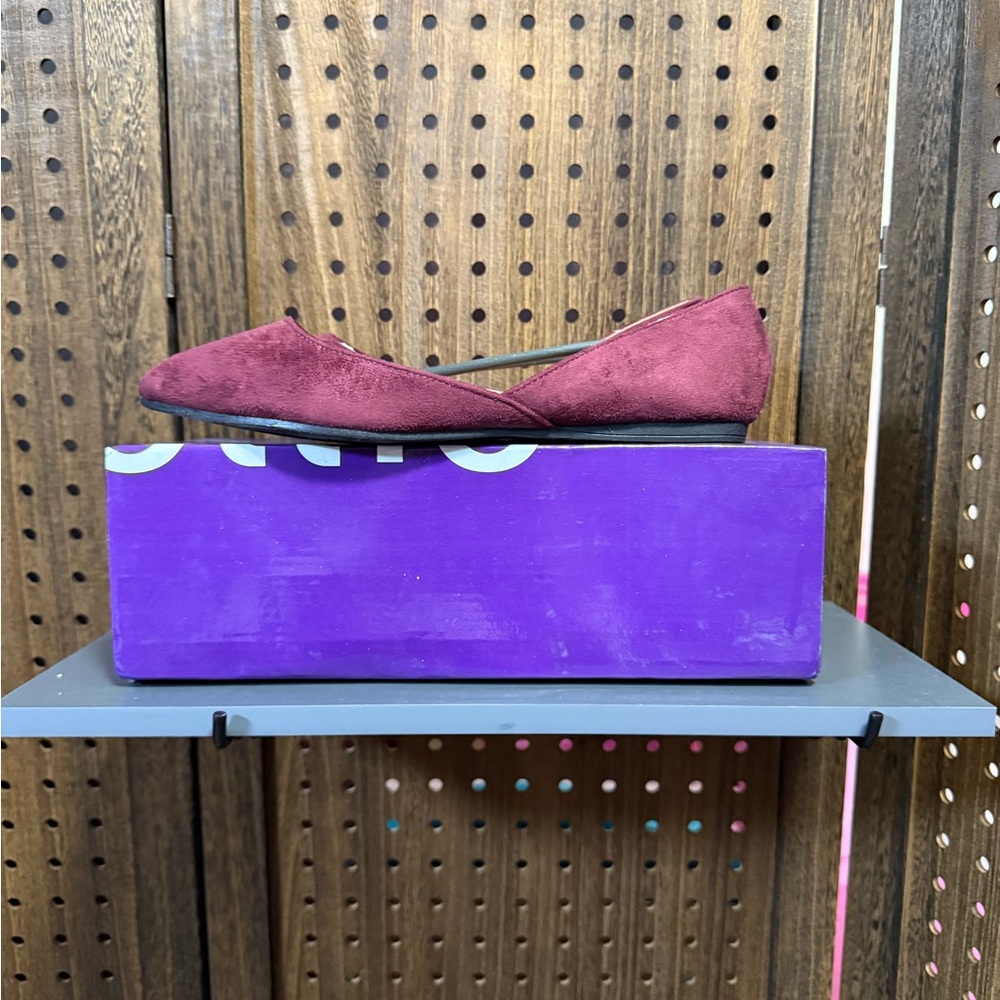 Women's Burgundy Flats